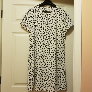 Black and white short sleeve dress